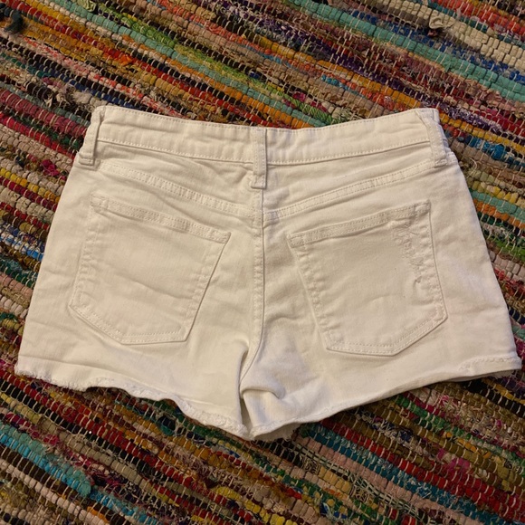 White shorts boyfriend shorts 🤍 - Picture 4 of 5